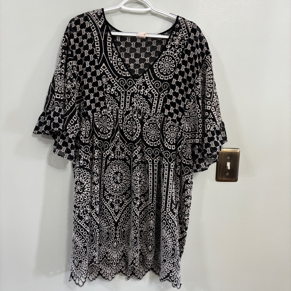 Akemi and Kin Brooke eyelet swing Dress black and white size 8